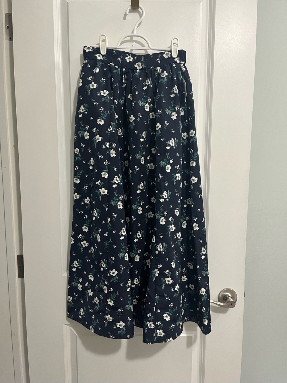 Old navy high waisted taffeta midi skirt